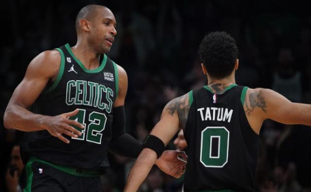 B体育数据中心-绿军再度演绎疯狂进攻 “五外”阵容令约基奇挠头