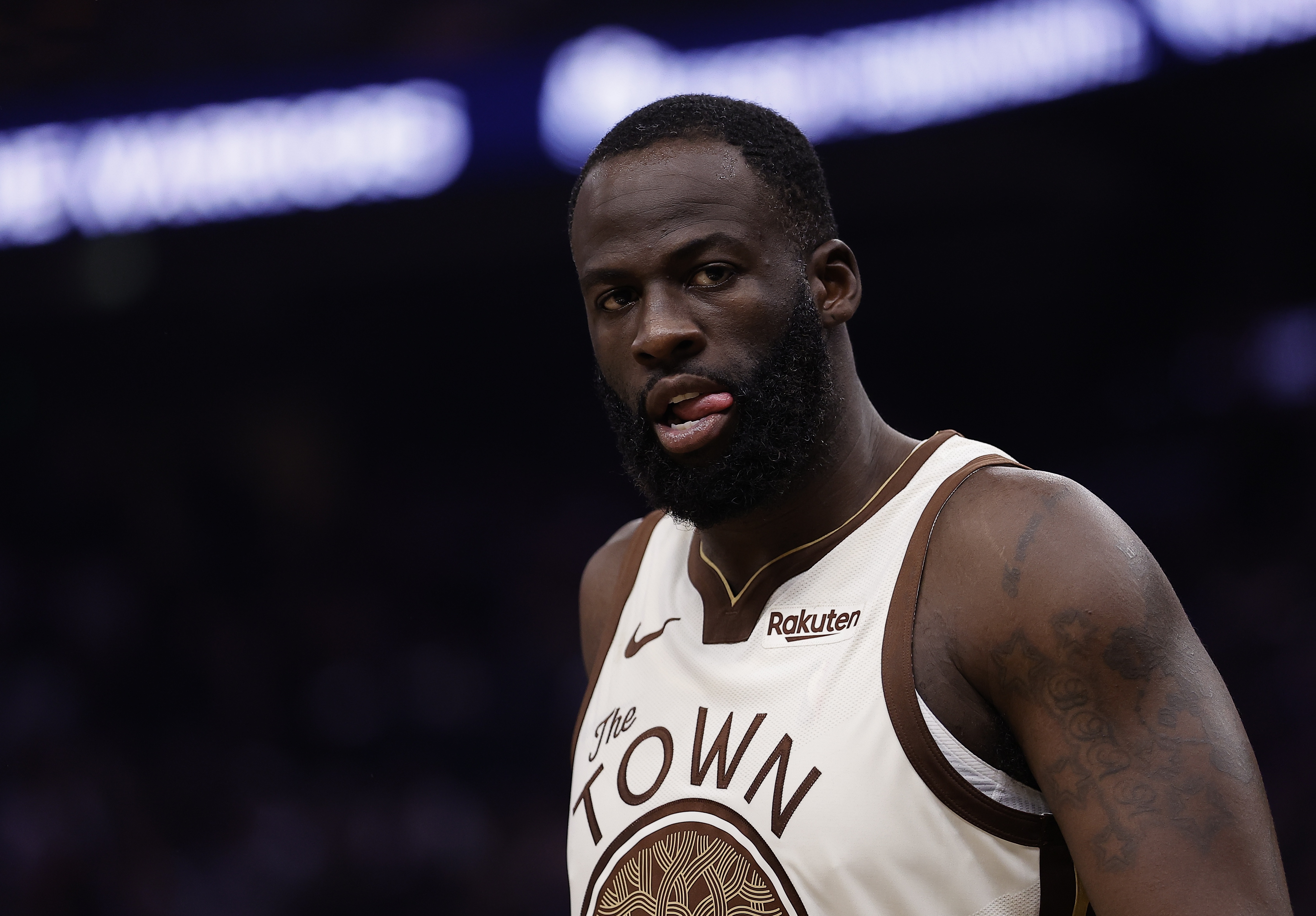 B体育电脑版-追梦：防守超级球星不是要锁死对手 关键是我能阻止他多少次出手