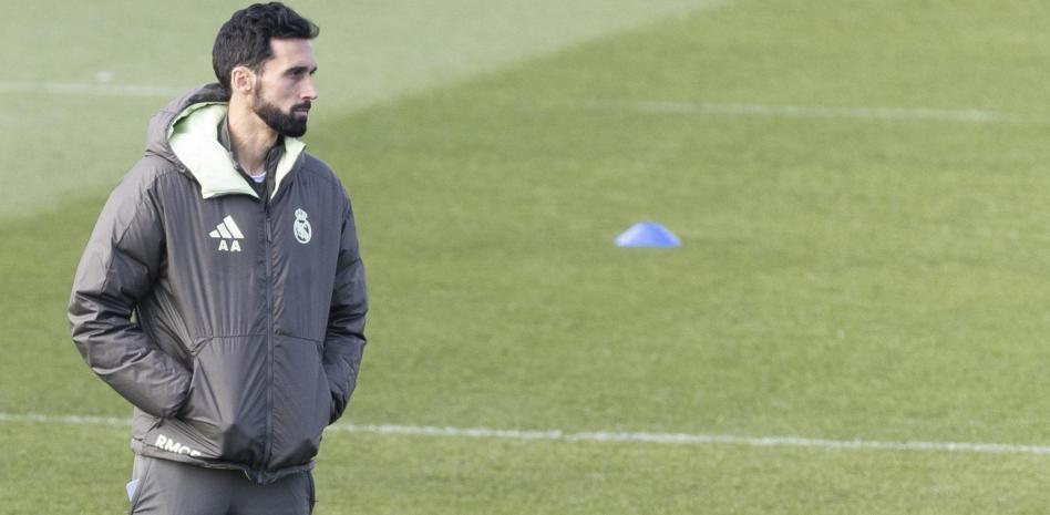 B体育数据中心-不怕窥探，世体：阿韦洛亚恢复球队前往欧冠对手主场进行训练