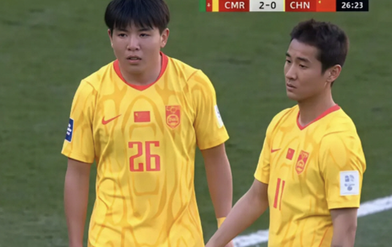 B体育电脑版-国足0-2仅1小时，韩媒幸灾乐祸！一国脚跟对方交换球衣，名字曝光
